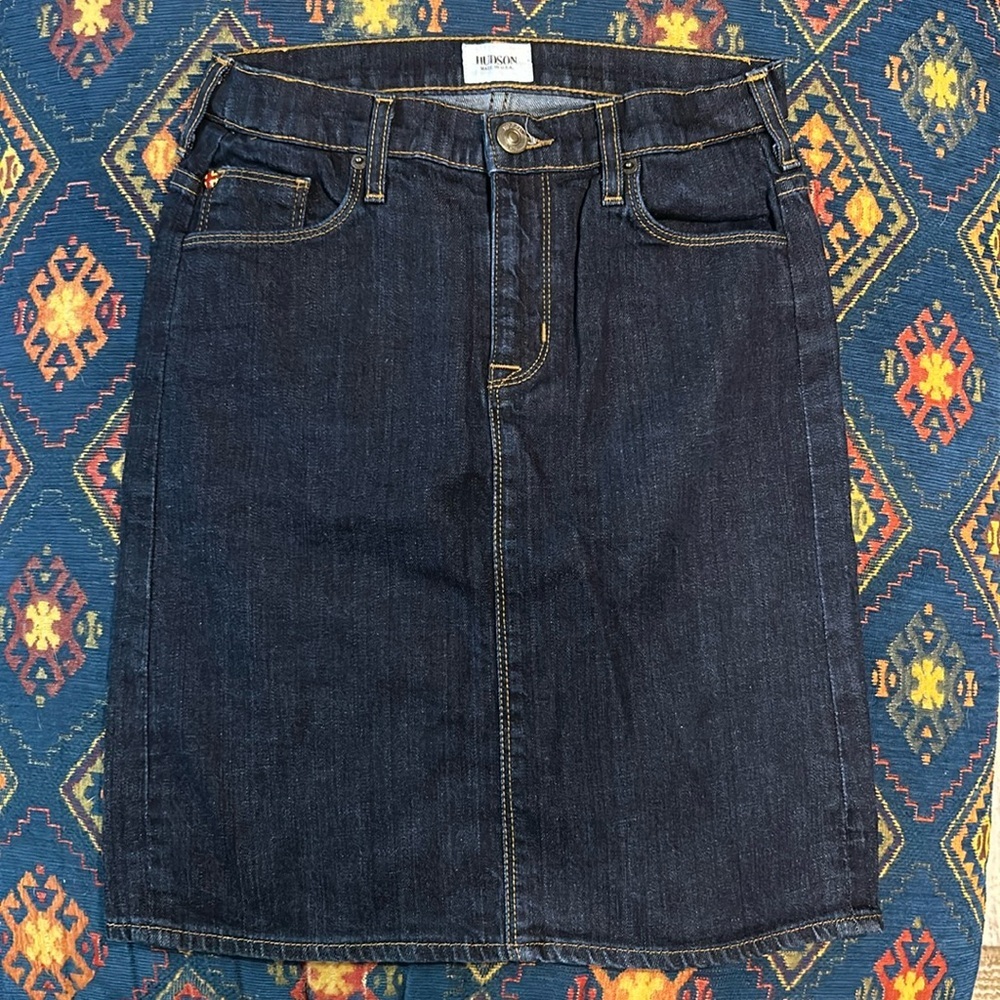Hudson Women’s Dark Denim Wash 5 Pocket Split Back Hem Jean‎ Skirt Size 27”